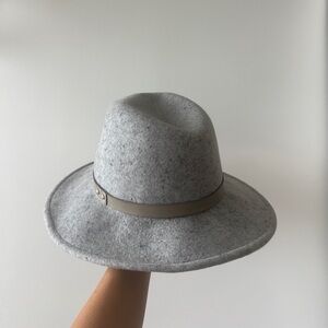 Club Monaco hat - grey